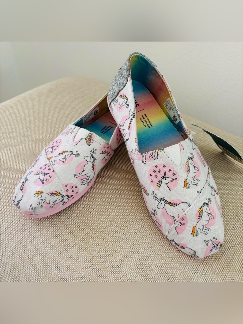 TOMS Classic Unicorns Flats NWT Pastel Shimmer Print Rainbow Insoles 8.5
